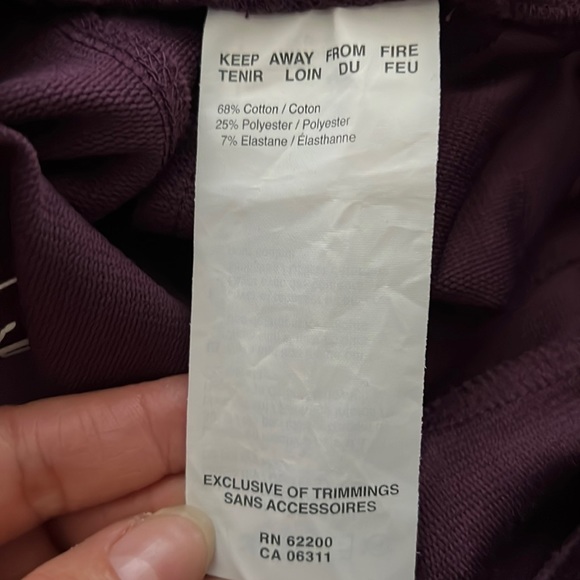 Puma sports cropped sweatpants. - Picture 8 of 9